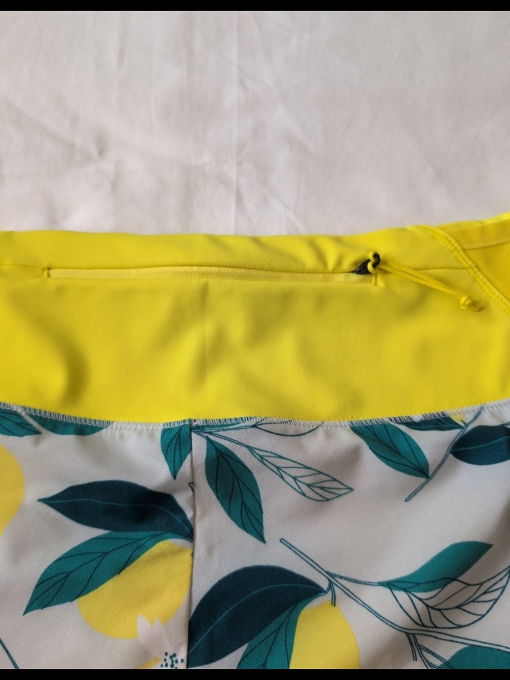 Oiselle Toolbelt Mac Roga Shorts. -- Size 4, Lemon Print - Picture 4 of 6